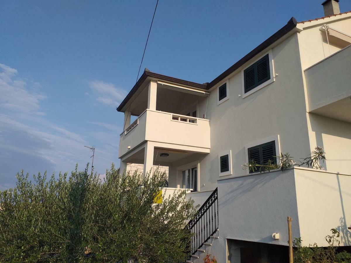 Apartments Romarin Supetar Exterior photo